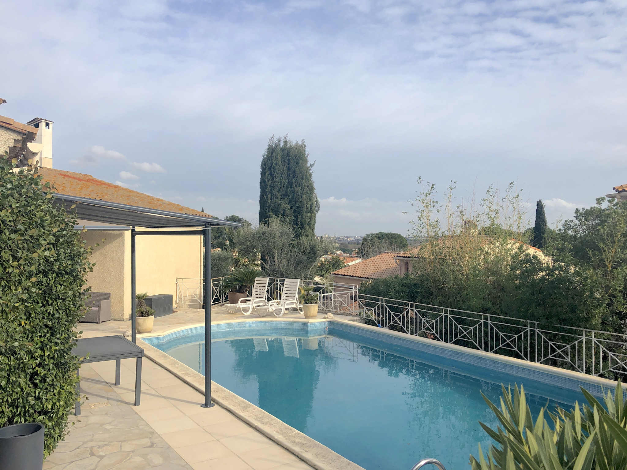 vente Villa sur les hauteurs avec piscine